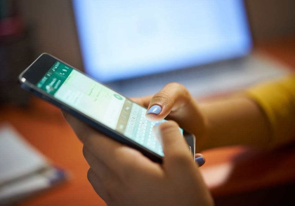 Exportación de una conversación de WhatsApp como evidencia digital