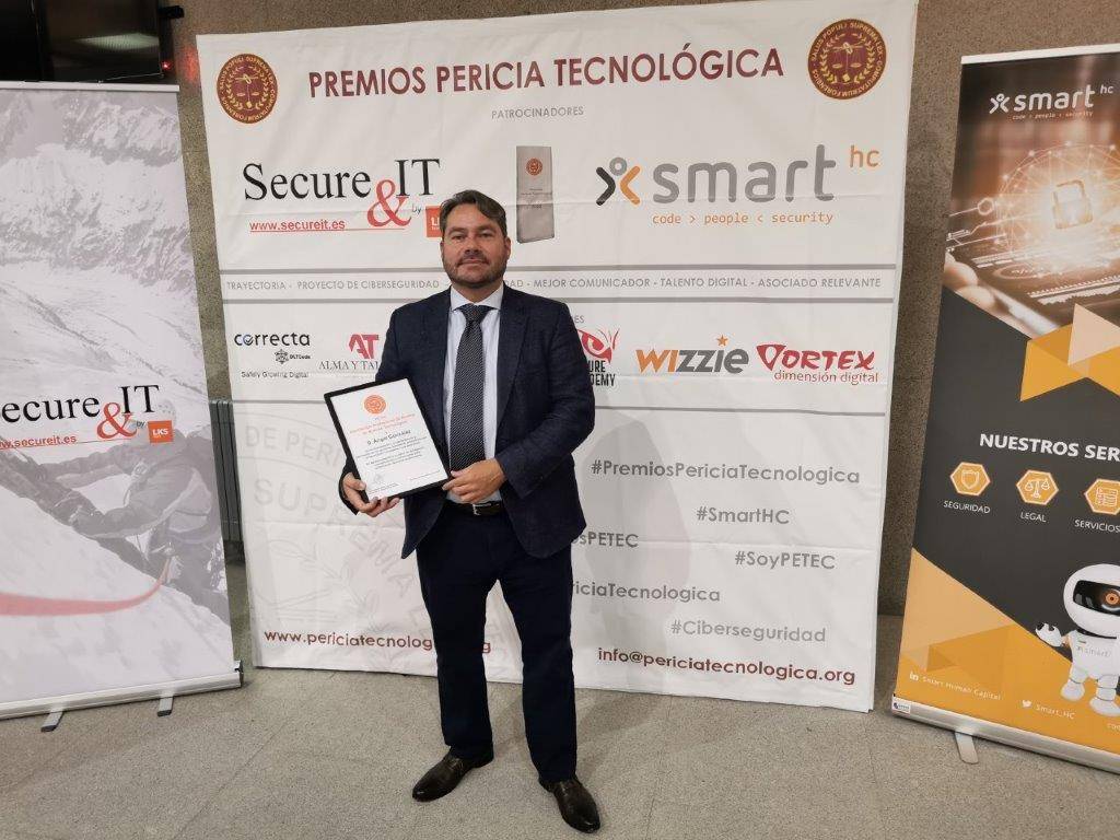 GlobatiKa Lab en la entrega de los Premios Pericia Tecnologica 2022-Angel Gonzalez-Perito Informaticos 3